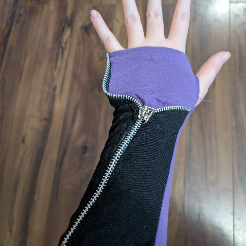 Purple and Black Zippered Women's Gloves